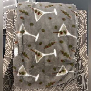 Novogratz Martini Glass & Olives Faux Fur Throw Blanket | Large 50 x 70